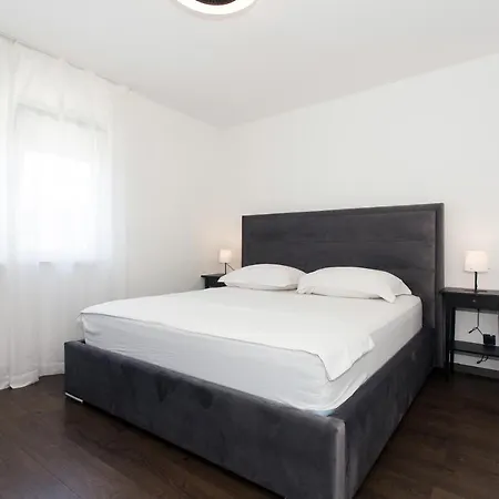 Angolo Apartment *
